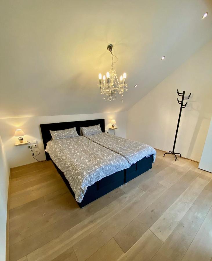 Ferienwohnung Luxuriöses Studio im Zentrum, Balkon, Kamin, Klima Ravensburg Exterior foto